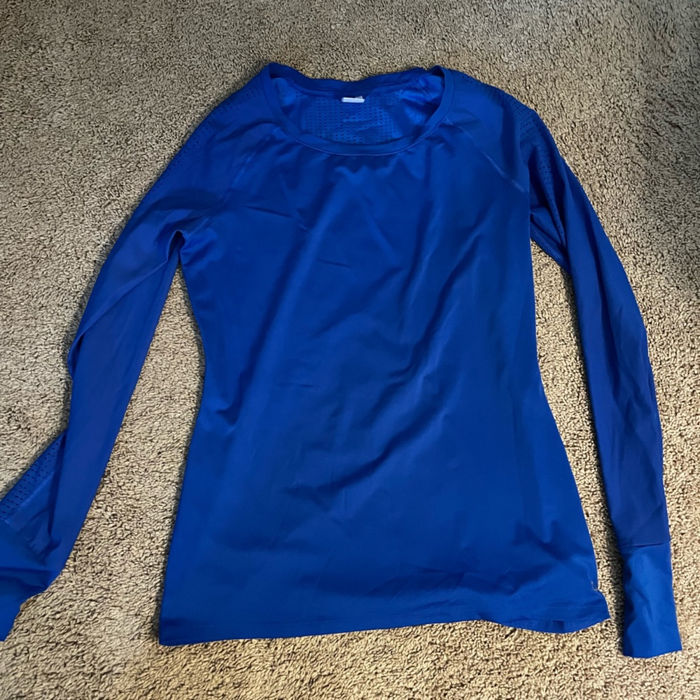 Gap Fit sweat resistant long sleeve - Size M